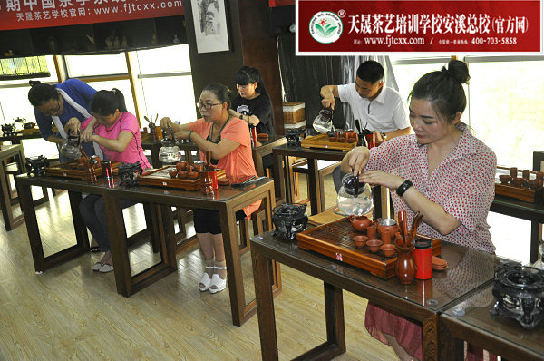 第168期天晟茶艺培训学校中国茶学系统培训班全体学员合照(图1)