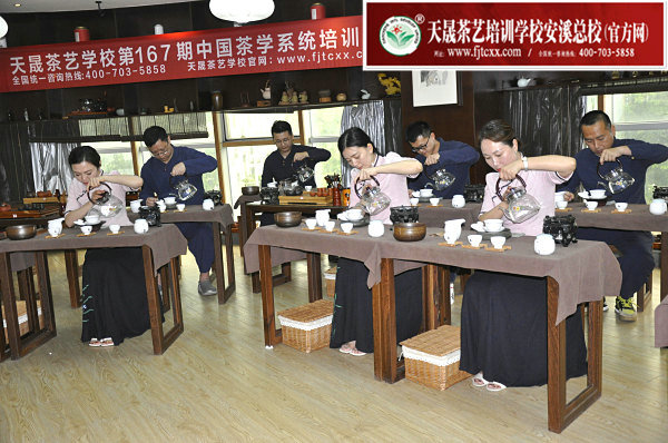 第167期天晟茶艺培训学校中国茶学系统培训班全体学员合照(图4)