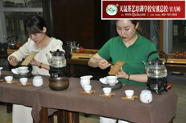 第170期天晟茶艺培训学校中国茶学系统培训班全体学员合照(图5)