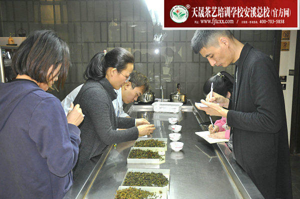 第172期天晟茶艺培训学校中国茶学系统培训班全体学员合照(图1)