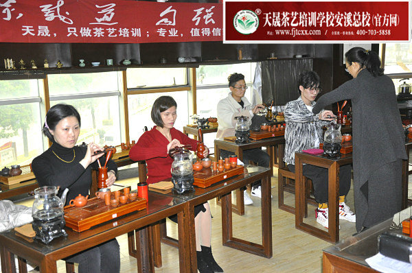 第173期天晟茶艺培训学校中国茶学系统培训班全体学员合照(图1)