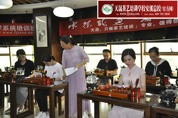 第178期天晟茶艺培训学校中国茶学系统培训班全体学员合照(图1)