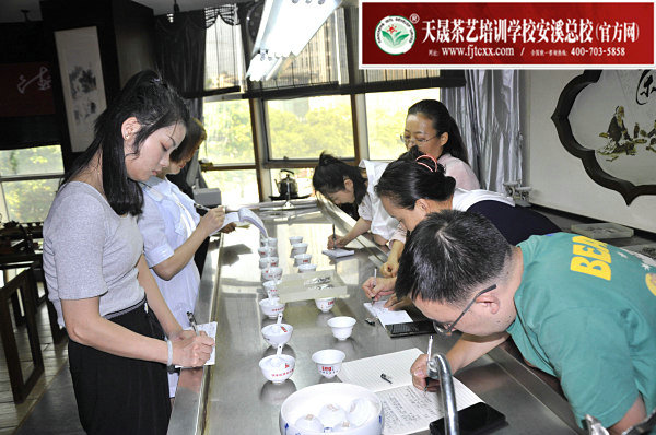 第178期天晟茶艺培训学校中国茶学系统培训班全体学员合照(图3)