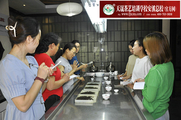 第179期天晟茶艺培训学校中国茶学系统培训班全体学员合照(图1)