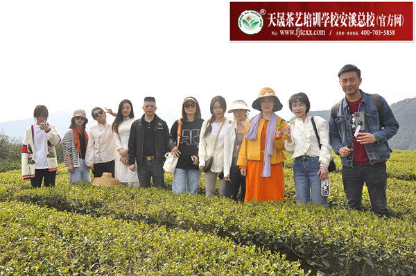 第182期天晟茶艺培训学校中国茶学系统培训班全体学员合照(图2)