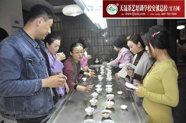 第182期天晟茶艺培训学校中国茶学系统培训班全体学员合照(图1)