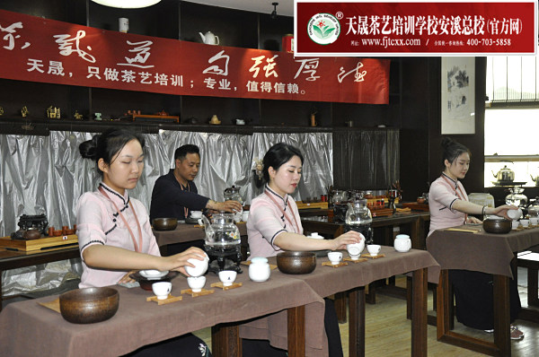 第183期天晟茶艺培训学校中国茶学系统培训班全体学员合照 (图5) 第183期天晟茶艺培训学校中国茶学系统培训班全体学员合照 (图5)