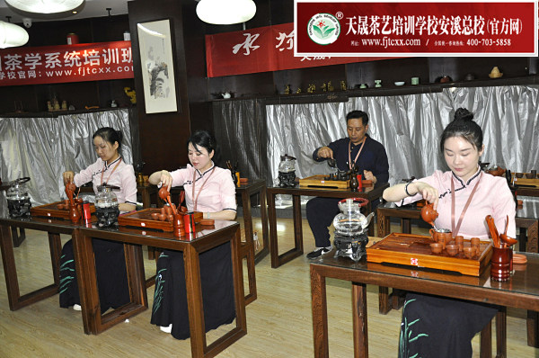 第183期天晟茶艺培训学校中国茶学系统培训班全体学员合照 (图7) 第183期天晟茶艺培训学校中国茶学系统培训班全体学员合照 (图7)