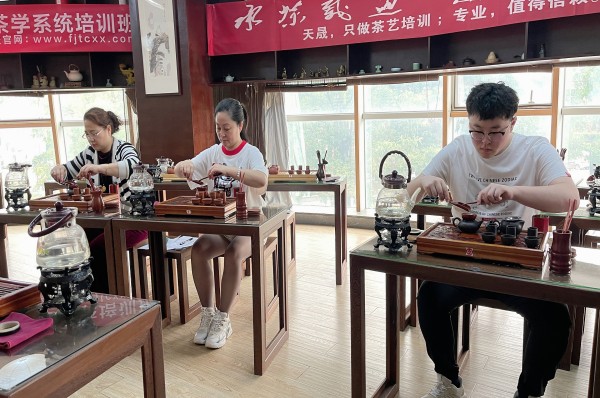 第184期天晟茶艺培训学校中国茶学系统培训班全体学员合照 (图4)