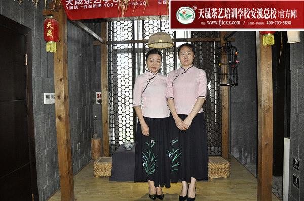 第185期天晟茶艺培训学校中国茶学系统培训班全体学员合照 