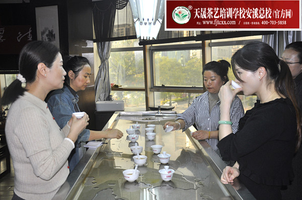 第191期天晟茶艺培训学校中国茶学系统培训班全体学员合照 (图4)