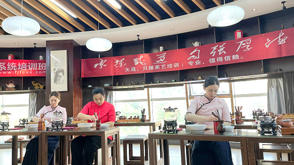 第192期天晟茶艺培训学校中国茶学系统培训班全体学员合照 (图3)