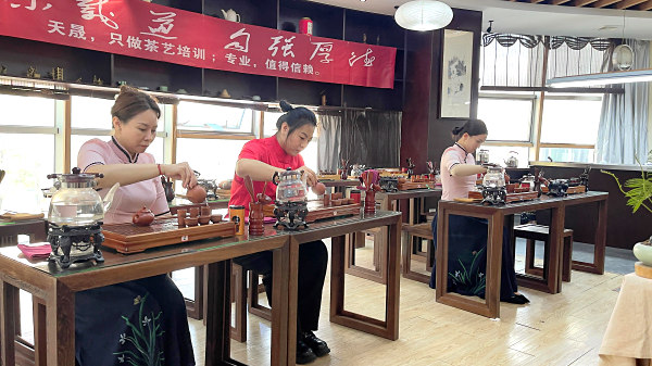 第192期天晟茶艺培训学校中国茶学系统培训班全体学员合照 (图5)