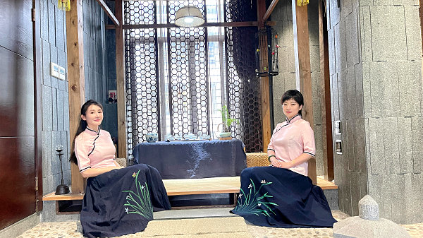 太原茶艺培训学员问天晟茶艺培训学校:想学茶叶鉴定的评茶师培训去哪里学?