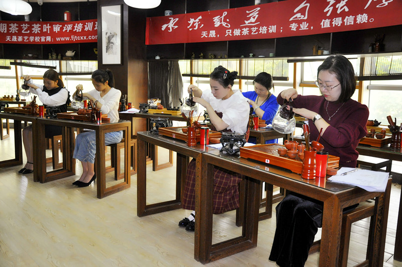 吕梁茶艺培训学员问天晟茶艺培训学校:学茶艺到底学些什么?
