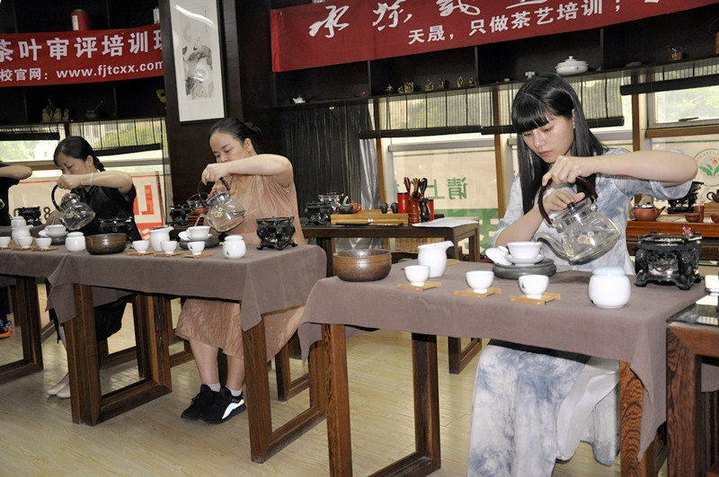 天晟茶艺培训学校茶艺师证好考吗？