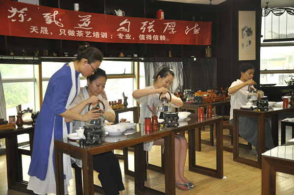 中国十大茶艺培训学校机构地域特色PK:闽南茶文化VS宋代点茶复兴
